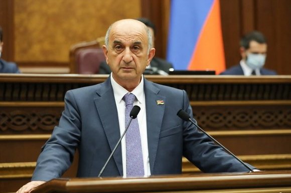 Sülh çağırışı edən erməni deputat ÖLDÜ